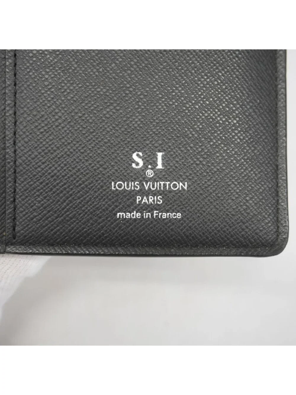 Louis Vuitton Wallet Taiga Portefeuille Brazza Noir